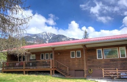 Silverton House | Lake Home With 2 Bedrooms + 2 Bed Cabin