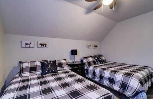 Inverness Villa | Lake Joseph Retreat -Waterfront and Hot tub
