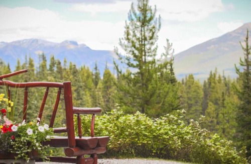 Lake Louise Cabin | Lake Louise Escape with Private Deck & Views