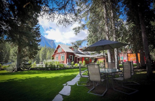 Lake Louise Cabin | Lake Louise Escape with Private Deck & Views