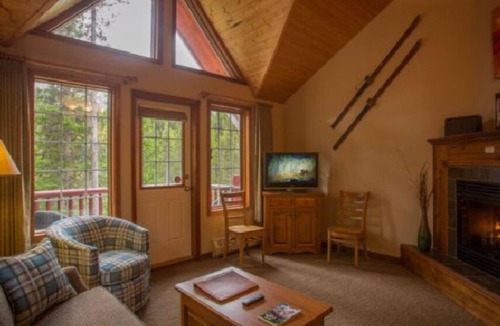 Lake Louise Cabin | Lake Louise Suite | Mountain Views & Fireplace