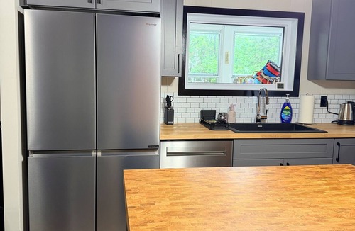 Beaconia Cabin | Lake Shore Haven - Newly Renovated