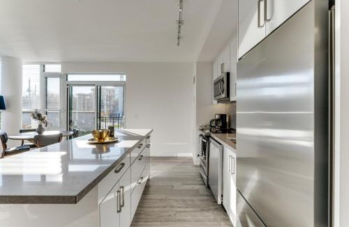 Innisfil Apartment | Lake Simcoe Stays - Friday Harbour's Official Rental Program - Butternut Suite