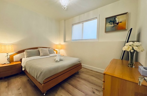 Central Okanagan Bed & Breakfast | Lake View Poolside Private Suite