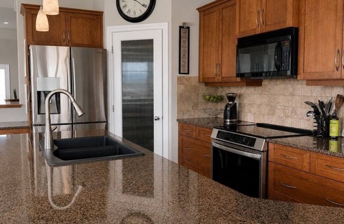 Central Okanagan House | Lake Vista Retreat - Family Getaway
