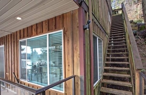 Regional District of Nanaimo Cabin | Lakefront 2 bedroom 1 bath lower level suite