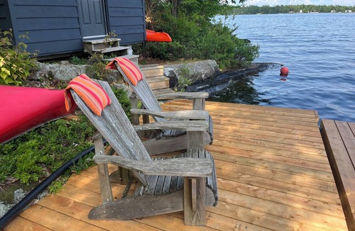 Georgian Bay Cottage | LAKEFRONT 3BDR CABIN - PRIVATE DOCKS & DECKS - MUSKOKA 30 MIN TO PORT CARLING