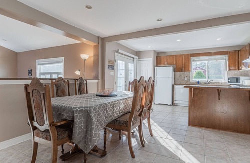 Alcona Cottage | Lakefront 4BDR Cottage in Innisfil with Firepit, BBQ and 500Mbps WiFi