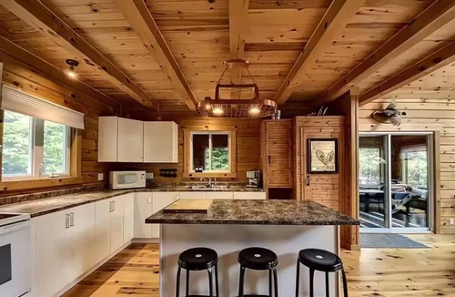 Litchfield Cottage | Lakefront log cabin with private dock