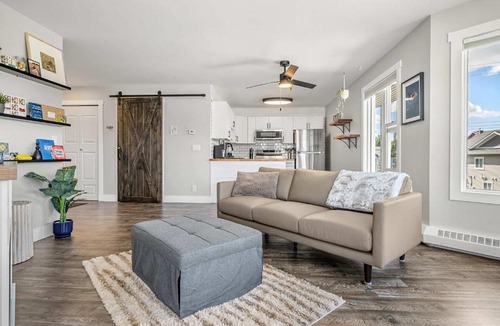 Sylvan Lake Apartment | Lakefront Lookout 1BR Condo on Lakeshore Drive