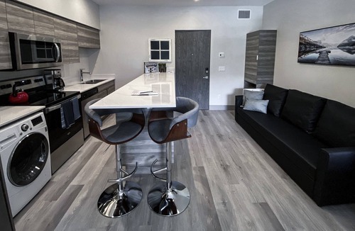 Vernon Resort | Lakefront Luxury Suite w/ patio & pool