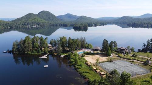 Lac Superieur Village House | Lakefront, Mountain View - 3 Bedrooms Resort Suite