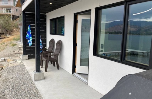Okanagan-Similkameen Condo | Lakefront Nest Beach House Suite
