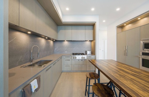 South Pandosy Apartment | Lakefront Penthouse w/Pool & Free EV Charging