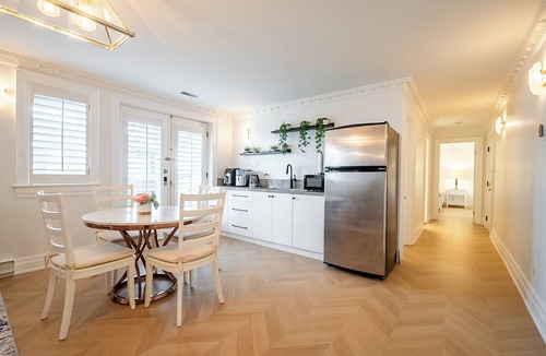 New Toronto House | Lakefront Retreat 10 min from Downtown Toronto