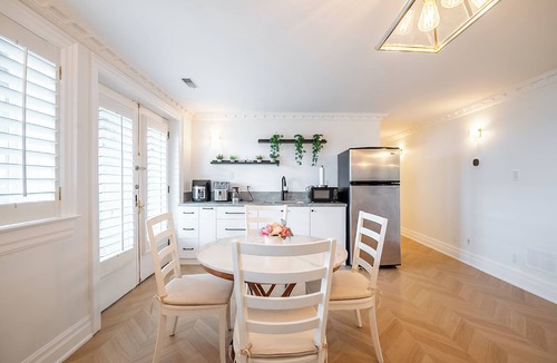New Toronto House | Lakefront Retreat 10 min from Downtown Toronto