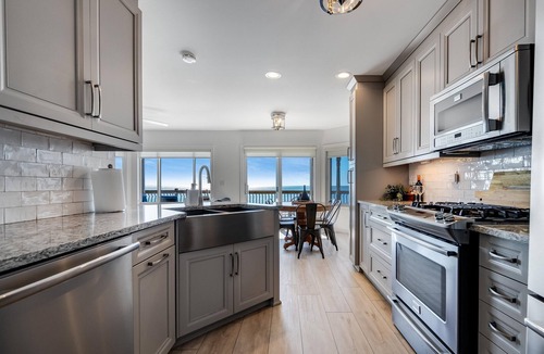Leamington House | Lakefront w/Hot Tub + Private Beach | Near Point Pelee