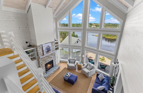 Whitbourne House | Lakehouse on Sunset Waterfront Retreat
