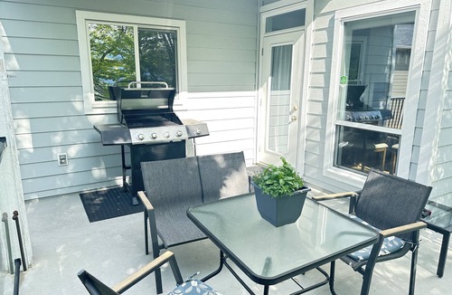Central Okanagan House | Lakes, outdoor adventure, winery, shops, beaches, surrounded by natural beauty