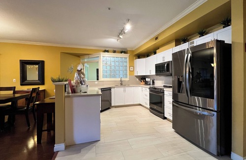 North End Condo | Lakeside condo w/outdoor pool, hot tub and sauna!