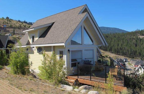 Central Okanagan Cottage | Lakeside cottage along La Casa Cottage Resort