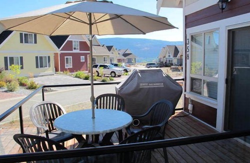 Central Okanagan Cottage | Lakeside cottage along La Casa Cottage Resort