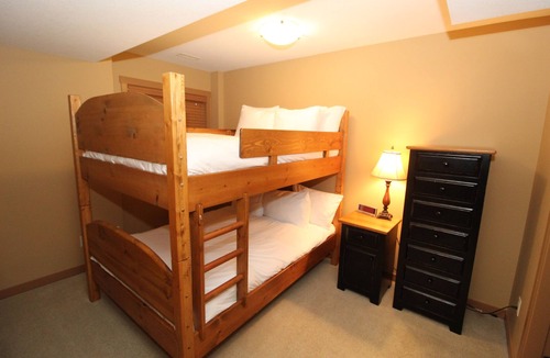 Central Okanagan Cottage | Lakeside cottage along La Casa Cottage Resort