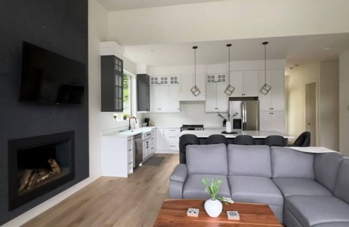 Youbou Apartment | Lakeside Living – New 3 Bedroom Retreat