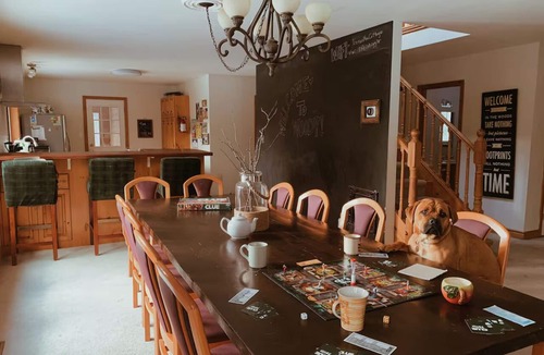 Bracebridge Cottage | Lakeside Memories Await at Trenanthia's Woody Cottage