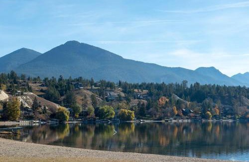 Invermere Apartment | Lakeside Memories, Pool, Hot Tub, Central