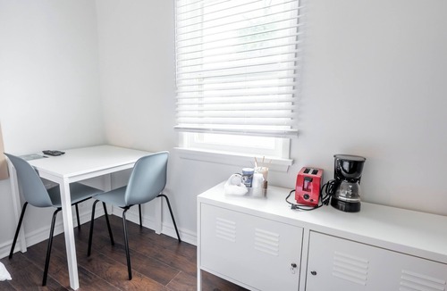 Lambton Shores Apartment | Lakeside Motel #15 | Near Ipperwash Beach | Free Parking & WiFi