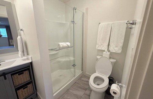 Okanagan-Similkameen Hotel | Lakeside Villa & Nordic Spa - Boutique motel with beach access