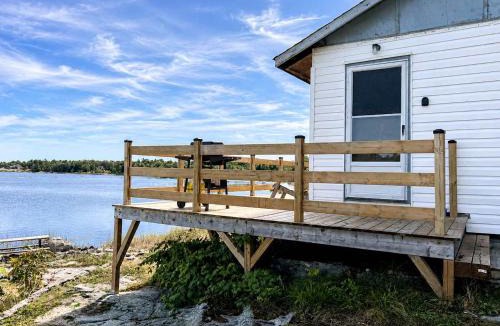 Carling House | Lakeview Cabin in Georgian Bay - Rockwood #11