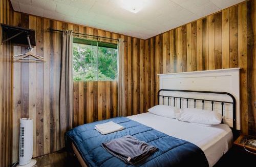 Carling House | Lakeview Cabin in Georgian Bay - Rockwood #11