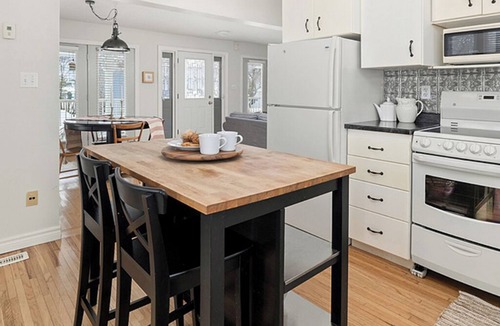 Wellington Cottage | Lakeview Cottage, a full home in Prince Edward County.