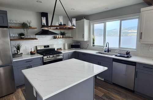Central Okanagan House | Lakeview Cottage with Pool and Hot Tub