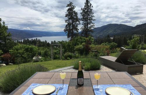 Central Okanagan Bed & Breakfast | Lakeview Gardens B&B