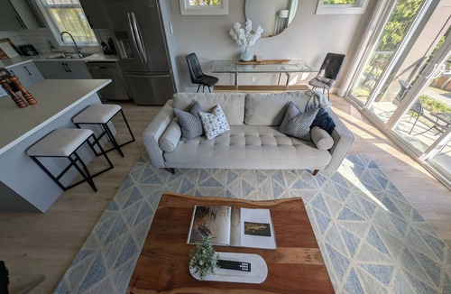 Langford House | Lakeview Hideaway