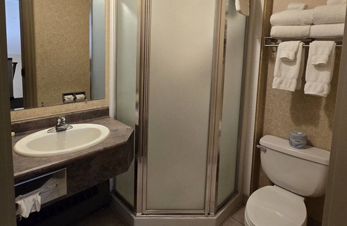 Hinton Hotel | Lakeview Inns & Suites - Hinton