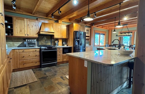 Invermere House | Lakeview Lodge | Beach | Mooring Buoy | Hot Tub