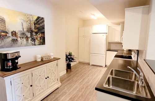 Central Okanagan House | Lakeview Luxury Suite