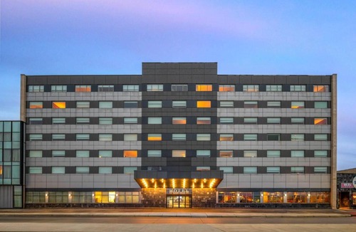 Winnipeg Hotel | Lakeview Signature, Trademark Collection by Wyndham