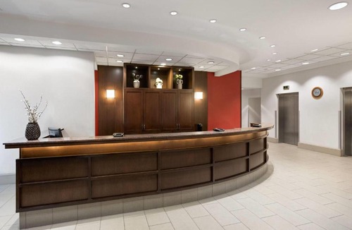 Winnipeg Hotel | Lakeview Signature, Trademark Collection by Wyndham