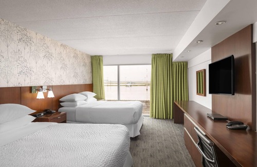 Winnipeg Hotel | Lakeview Signature, Trademark Collection by Wyndham