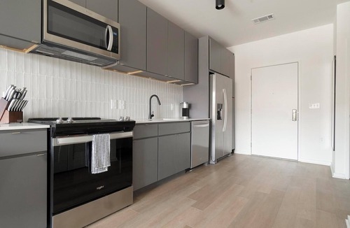 Durham Apartment | Landing | Stunning 1BD, Pool, Gym