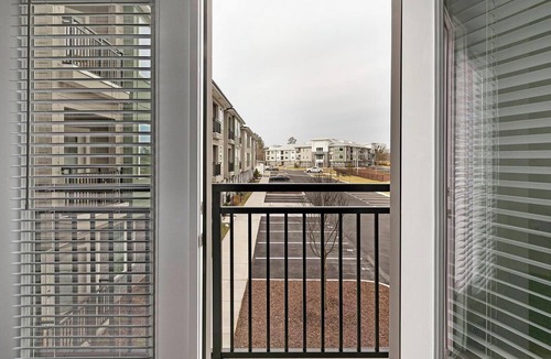 East Raleigh Apartment | Landing | Stunning Studio, Clubhouse, Gym