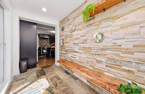 Southwest Gordon Estate House | Langley 2-Bedroom Retreat Modern & Relaxing