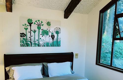 Langley House | Langley 3-bedroom on 9 Acre Greenbelt and River- B