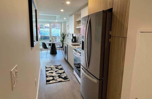 Downtown Halifax Apartment | Large 1 BR downtown with lots of sunlight