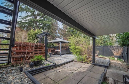 Sooke House | Large 2 bedroom suite with backyard